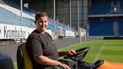 Greenkeeperin Alisa Bendlin Schüco Arena