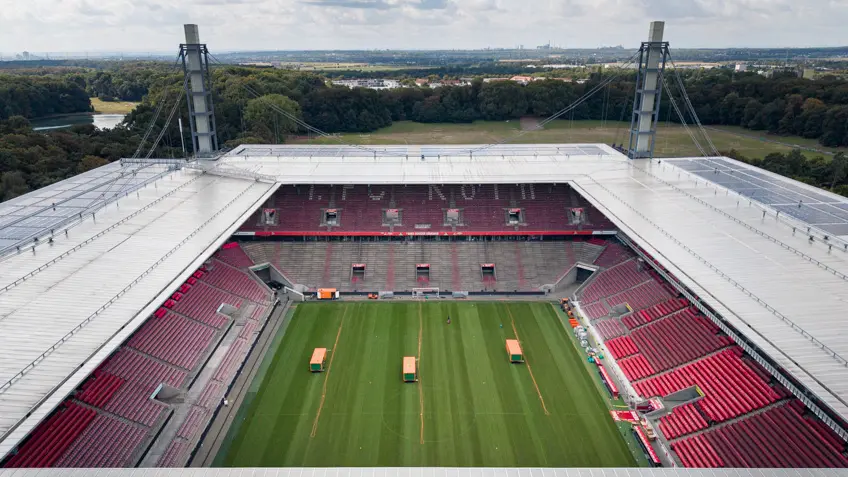 Luftaufnahme des RheinEnergieSTADIONs
