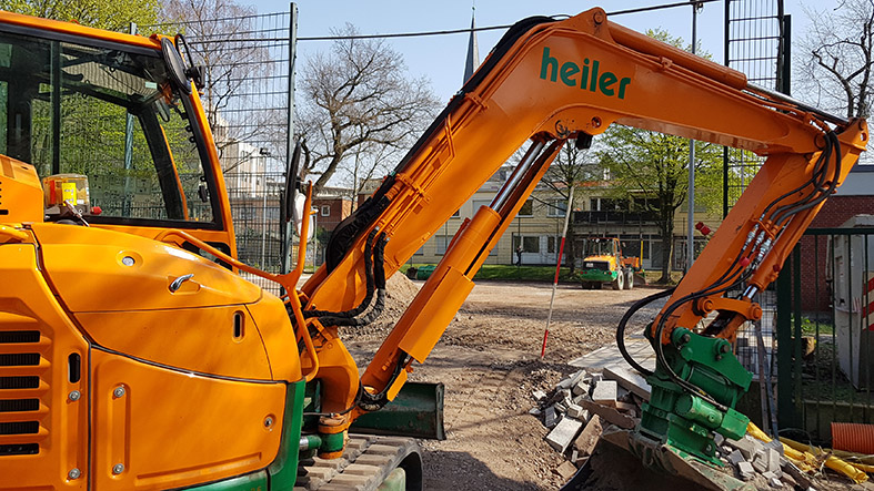 Bagger vor der Baustelle in Gelsenkirchen