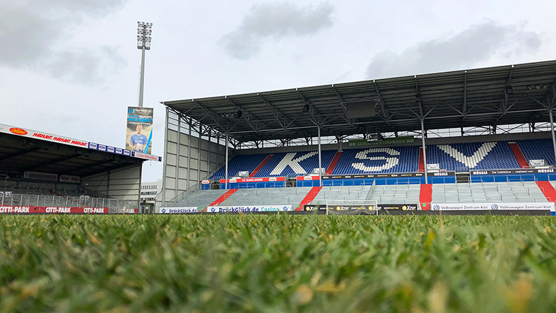 Rasen im Holstein-Stadion